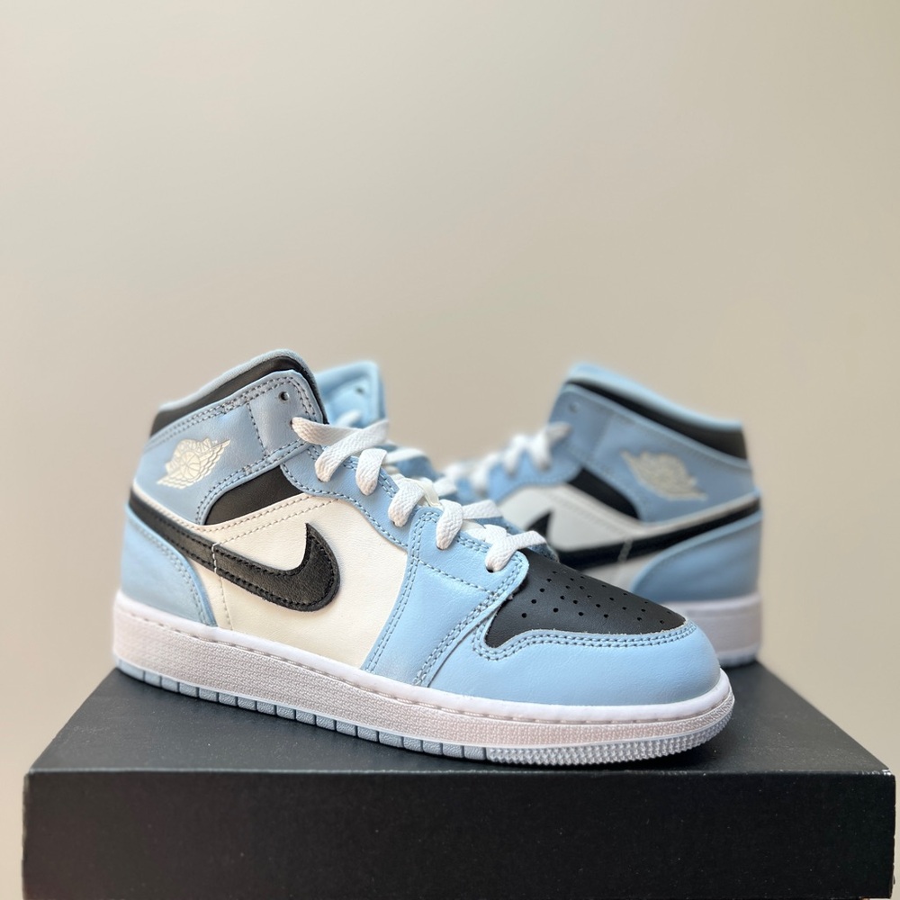 Jordan 1 Mid Ice Blue GS Size 4 Grade School